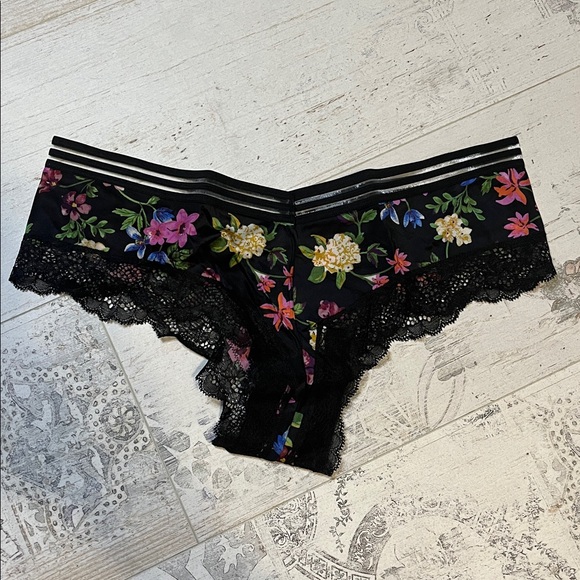 Victoria's Secret Very Sexy Black Floral Lace Cheeky Panties Size Medium - Picture 1 of 8